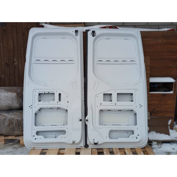 Двері задні низькі Mercedes Sprinter 907 (2018-2026)
