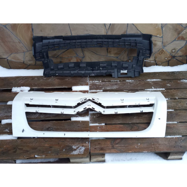 Решітка радіатора Citroën Jumper 2006–2013  1308069070 / 1400110477