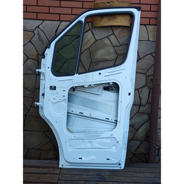Двері передні праві Mercedes Sprinter 907 / 910